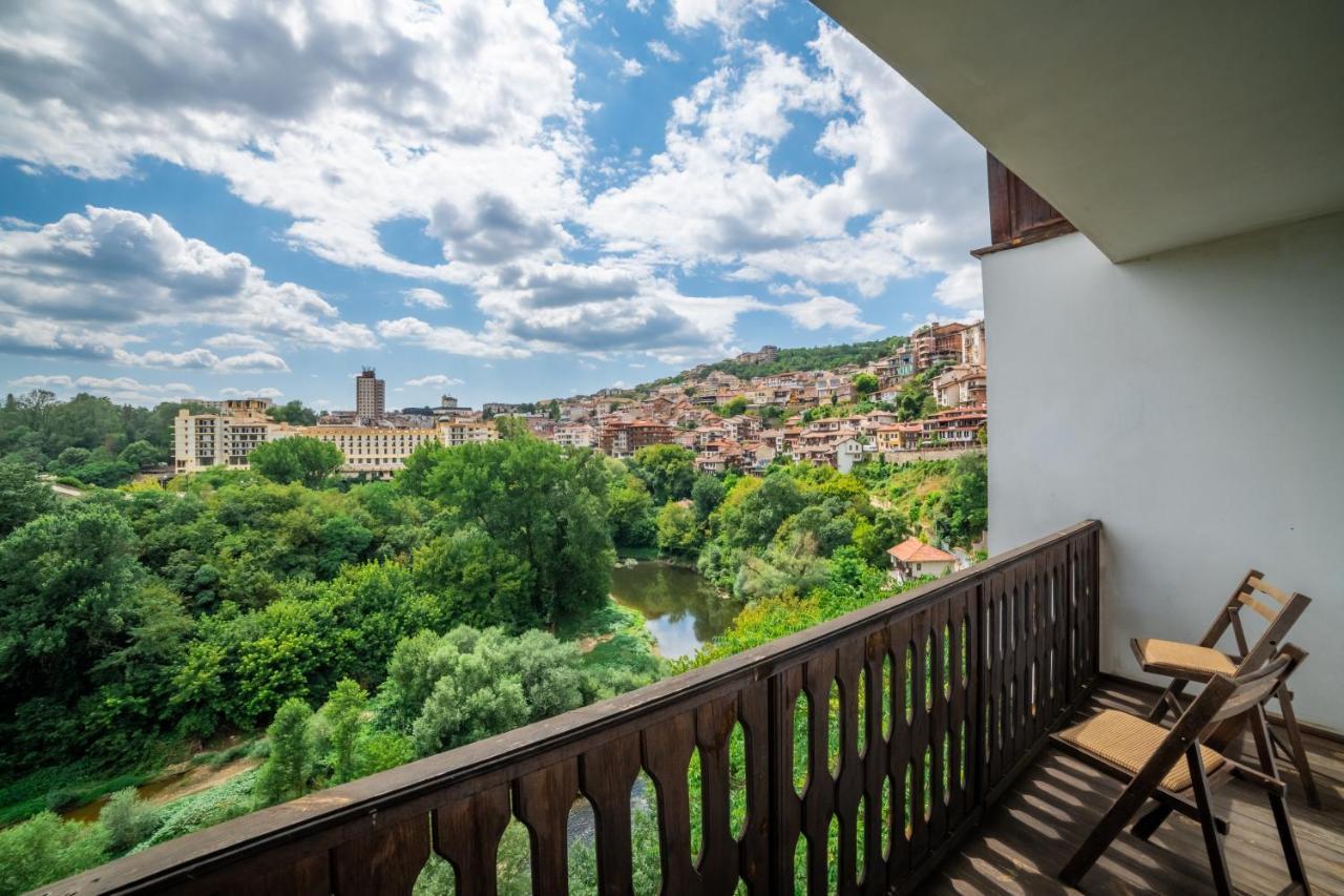 Four Riders Guest House Veliko Tărnovo Exteriör bild